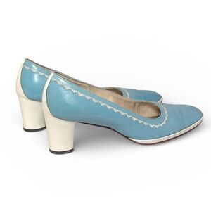 True Vintage 1960’s 2-Tone Leather Pumps